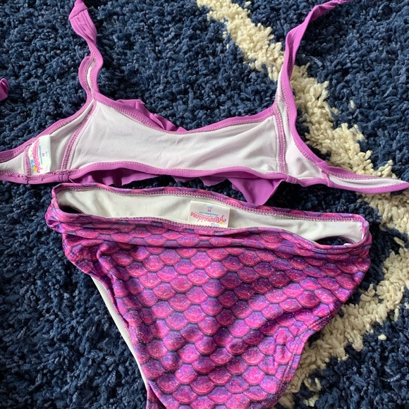 Bikini - Picture 2 of 2